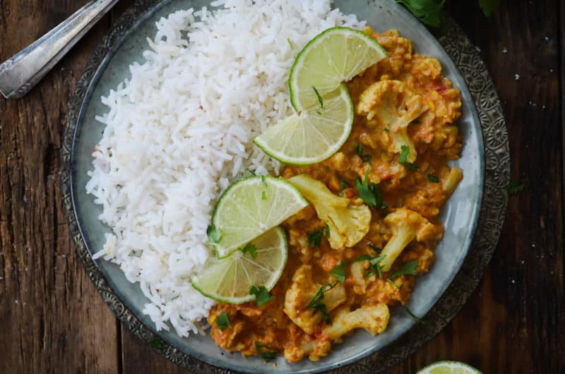 CURRY DE CHOU-FLEUR AUX LENTILLES CORAIL